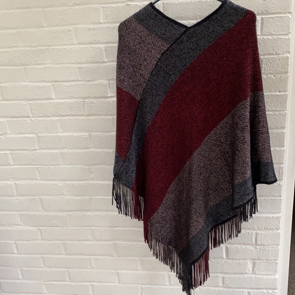 Women's Knitted Shawl Poncho - Picture 2 of 9